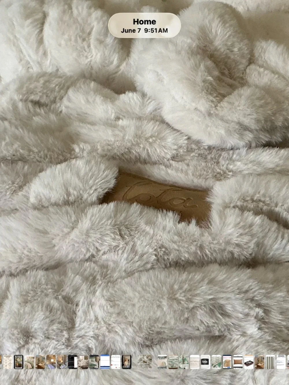 ✨ LIKE NEW Lola XL Luxe Blanket - Color: Creamy Cloud (80" x 90") NWOT - Picture 3 of 5
